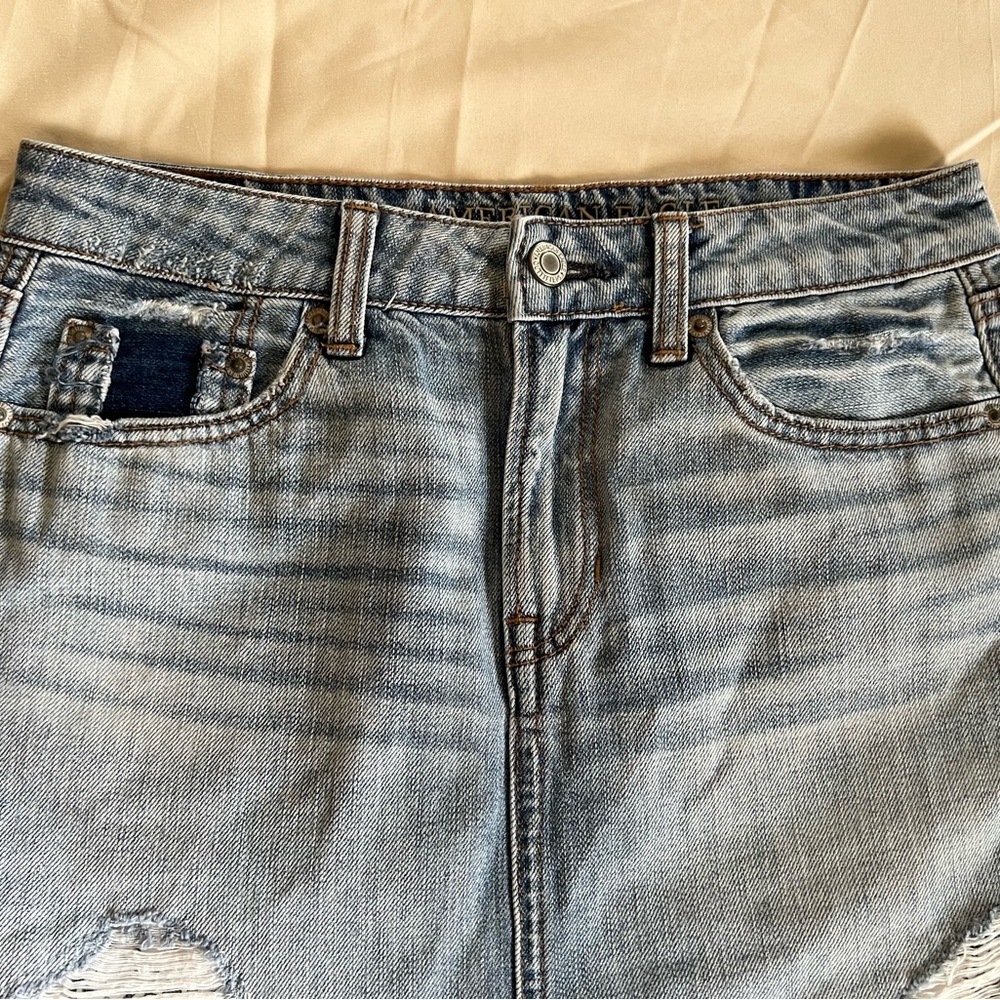 American Eagle Denim Distressed Mini Skirt with Lace Detail Size 0 - Picture 3 of 9